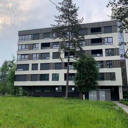 Park Lake Suite 图兹拉 外观 照片