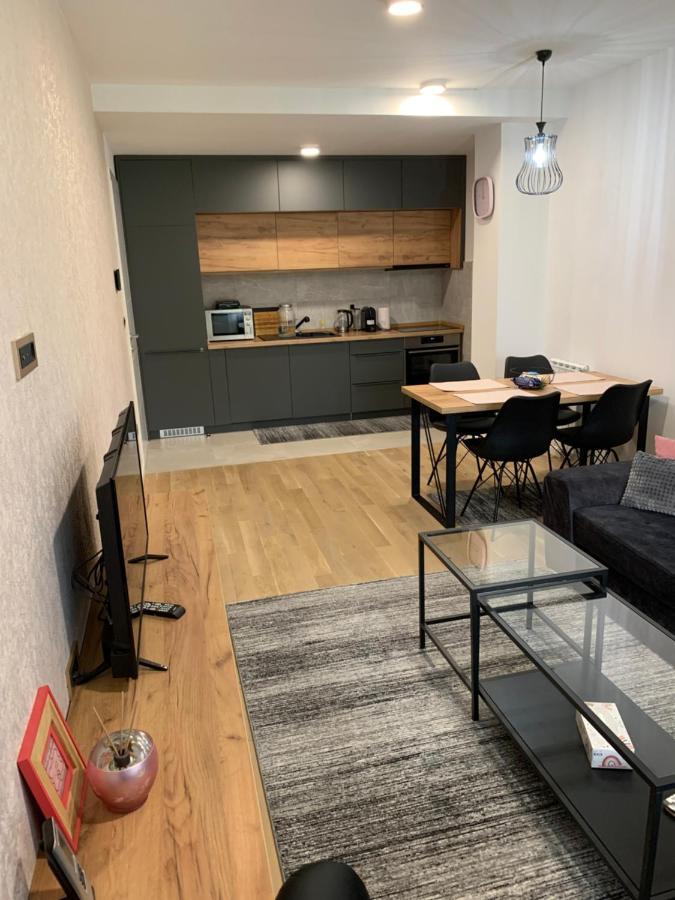Park Lake Suite 图兹拉 外观 照片