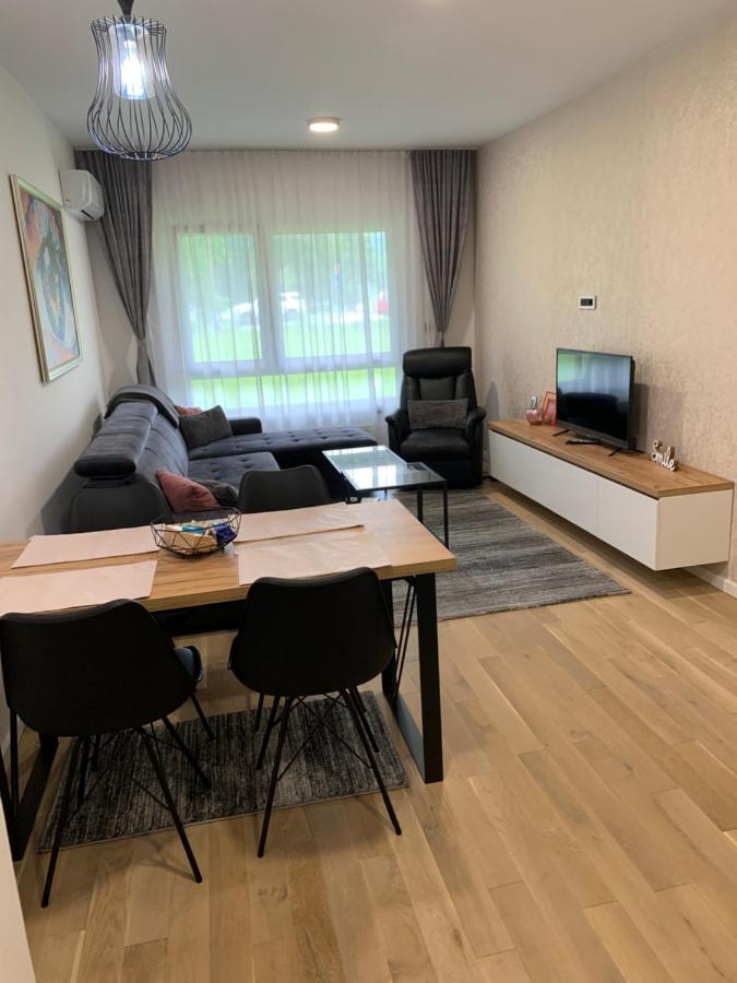 Park Lake Suite 图兹拉 外观 照片